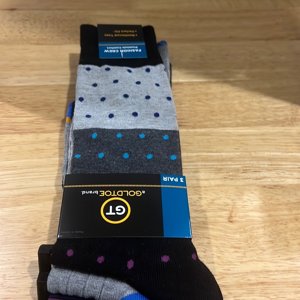 5 for $25!  Gold Toe NWT men's fashion crew socks.  Pack of 3.
